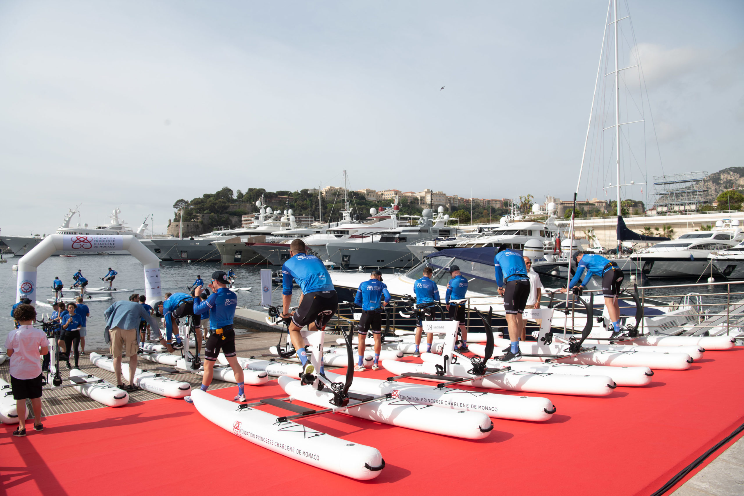 Image de l'article L’équipe Serenity remporte le Riviera Water Bike Challenge 2022