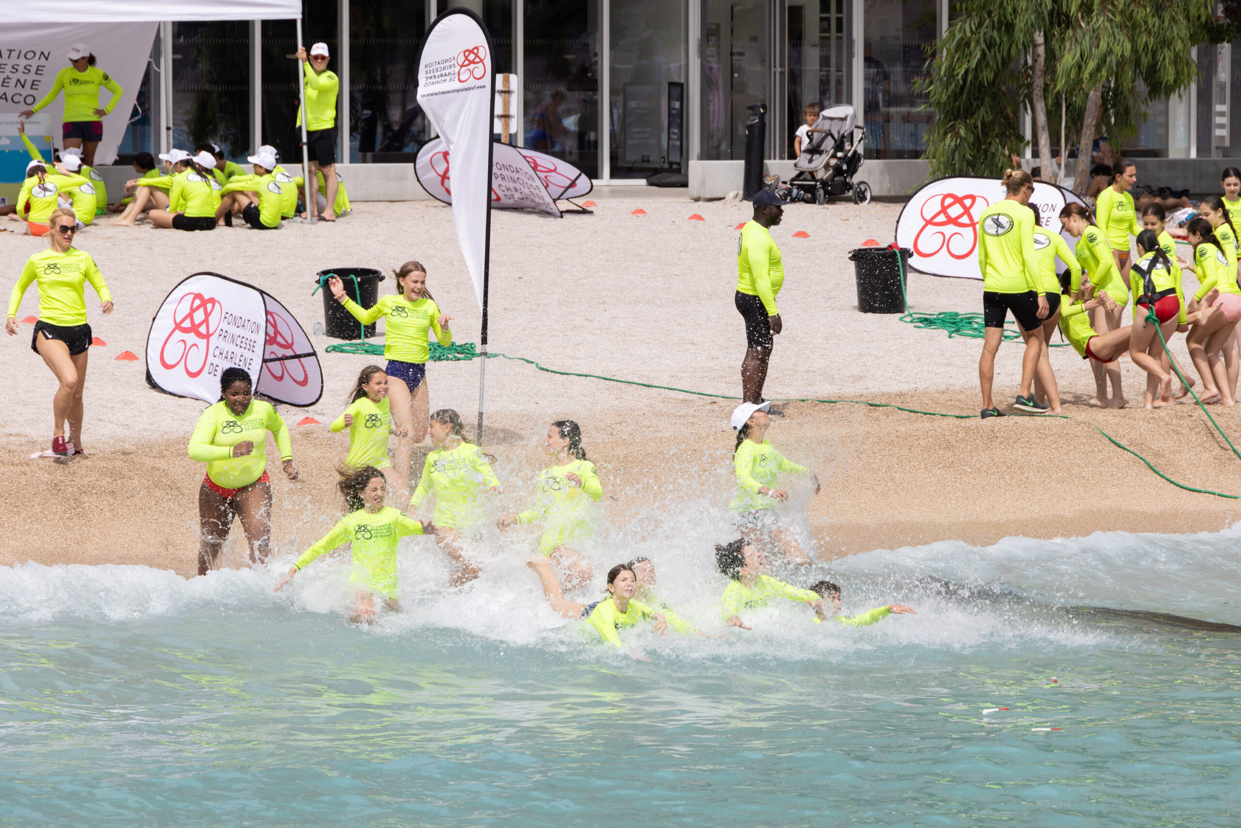 Image de l'article Le « Water Safety Day » s’est tenu ce jeudi 22 juin sur la Plage du Larvotto, en présence de S.A.S. la Princesse Charlène